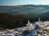 Pohled z Červené hory do údolí Bělé a na Medvědskou hornatinu